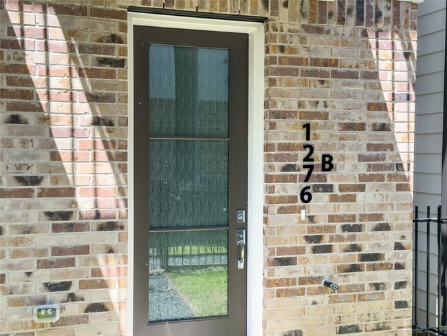 Building Photo - 1276 N Post Oak Rd