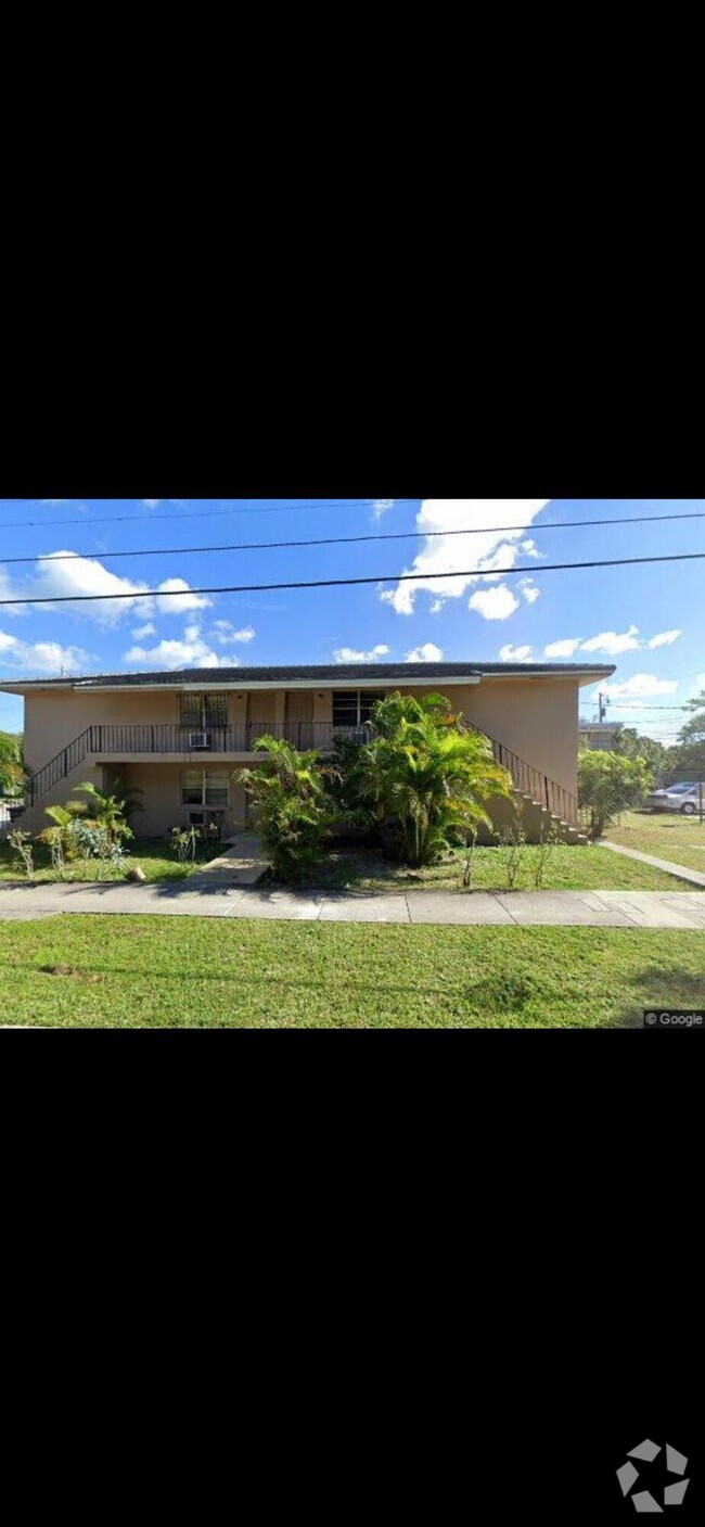 Building Photo - 1120 N Sapodilla Ave