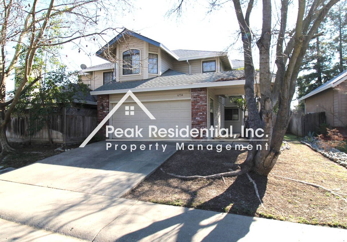 Foto principal - Spacious Elk Grove 3bd/2.5ba Halfplex with...