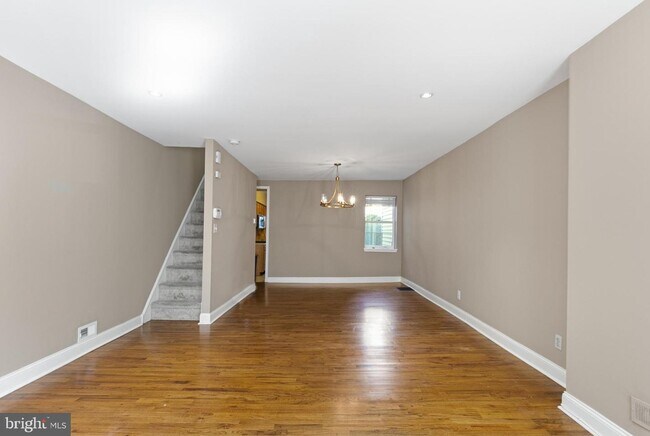 Building Photo - 2025 Pemberton St