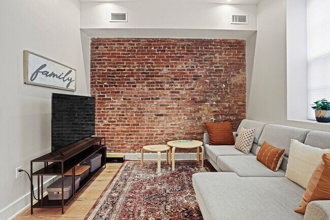 Foto del edificio - 1324 E St SE