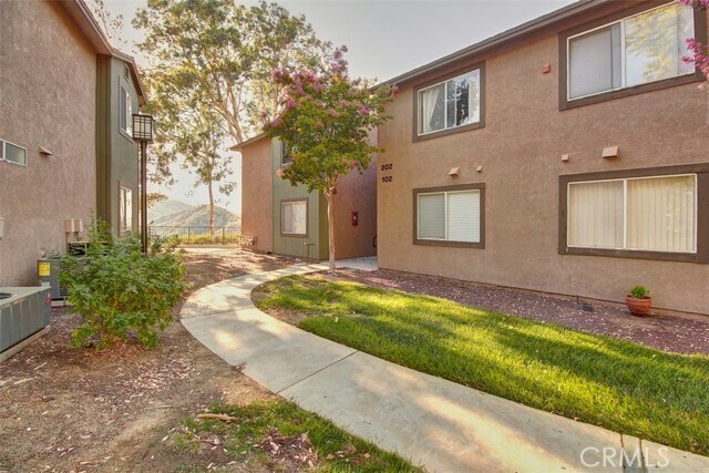 Primary Photo - 2560 Avenida Del Vista