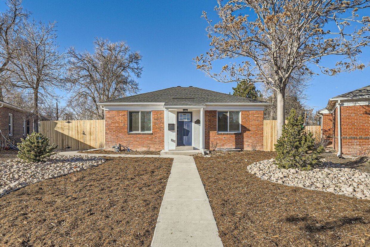 Primary Photo - Beautiful Remodel in City Park North- Move...