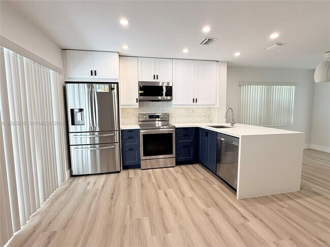 Foto del edificio - 9832 NW 9th Ct
