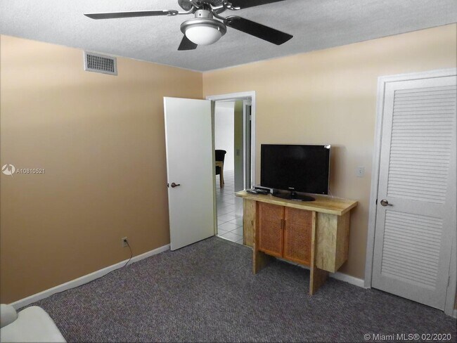 Foto del edificio - 8921 S Hollybrook Blvd