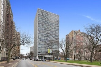 Building Photo - 2400 N Lakeview Ave