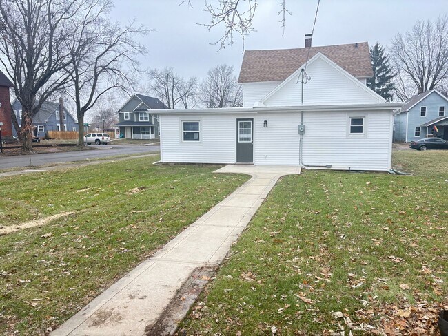 Foto del edificio - Newly Remodeled 4 Bedroom by Electric Works