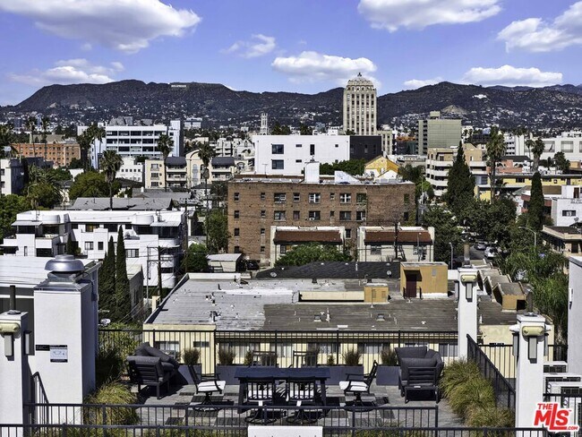 Foto del edificio - 845 S St Andrews Pl