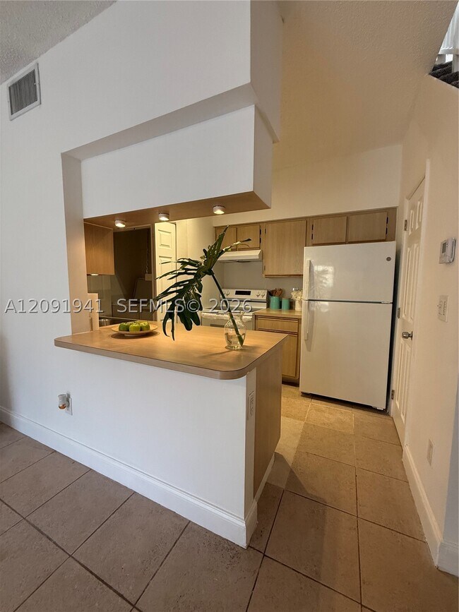 Foto del edificio - 18322 NW 68th Ave