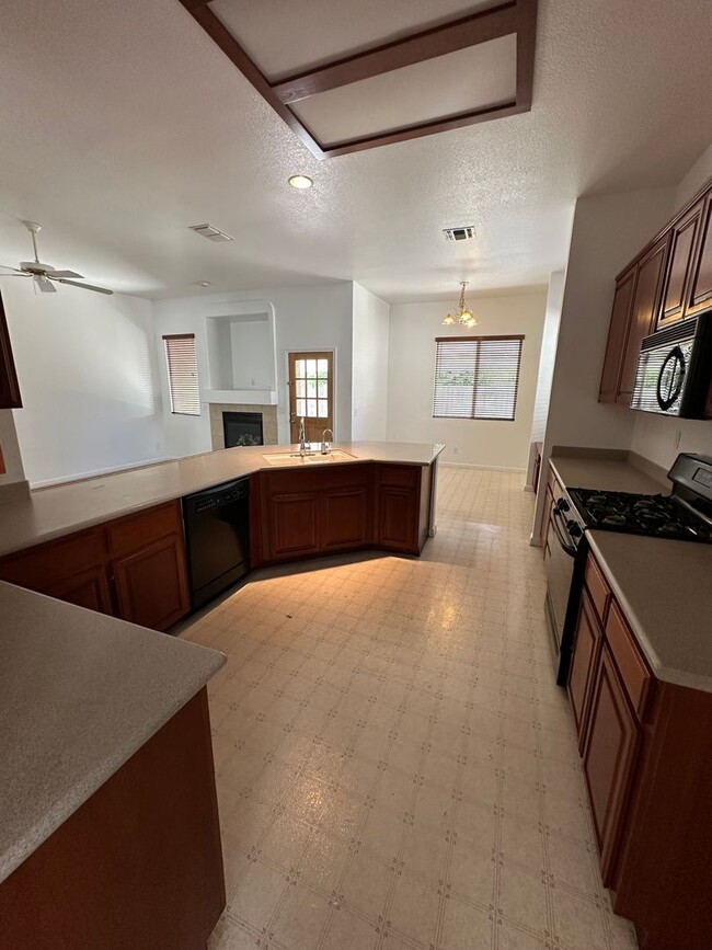 Building Photo - Spectacular 1 Story Home In Weston Ranch