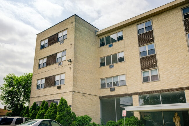 Building Photo - 7250 N Western Ave