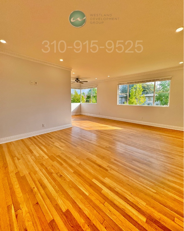 Building Photo - 3166 S Barrington Ave