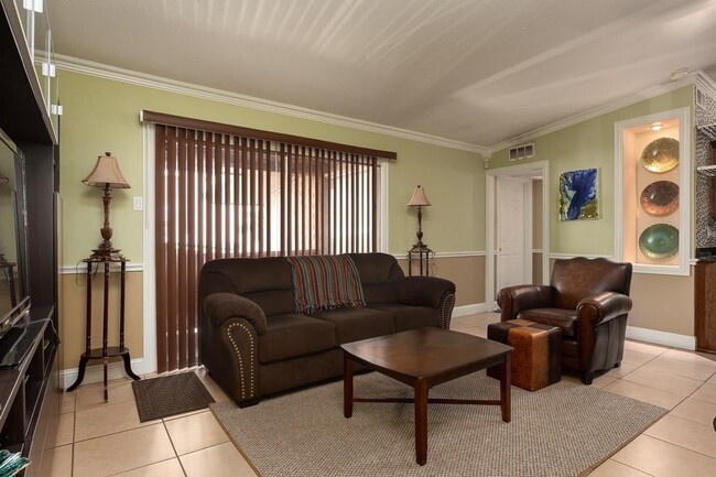 Photo - 2627 Douglas Ave Apartment