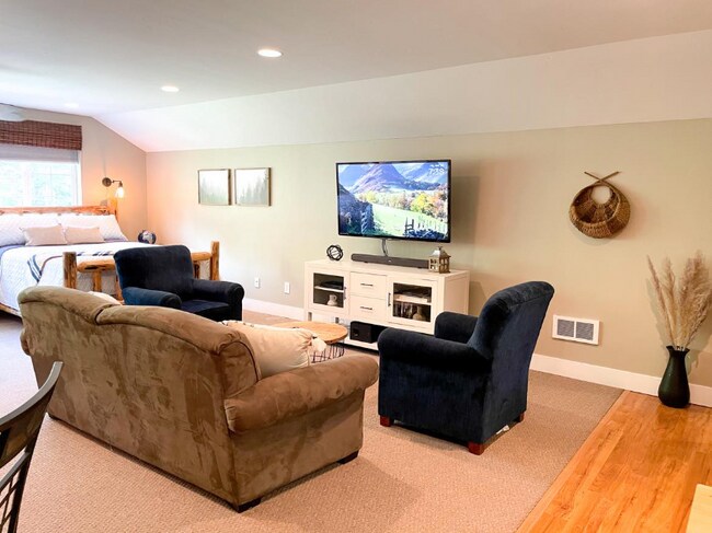 Building Photo - 228 Hodgson Pines Way