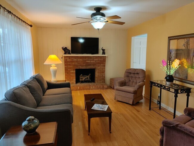 Foto del edificio - 1706 Forest Hills Dr