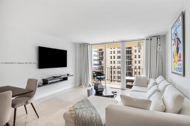 Building Photo - 1149 Hillsboro Mile