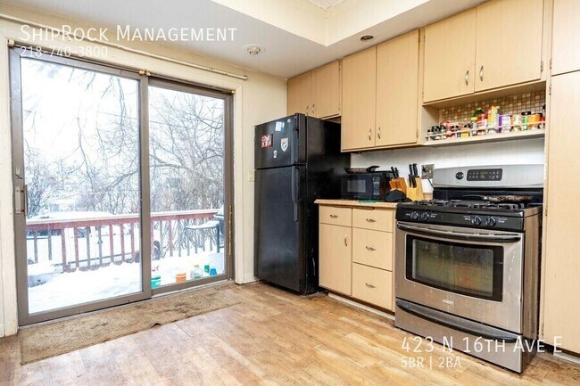 Foto del edificio - 423 N 16th Ave E