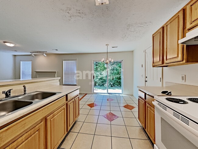 Building Photo - 2425 Edencrest Dr