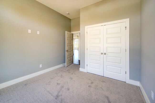 Foto del edificio - Mills Farms, Blue Valley Schools + Beautif...