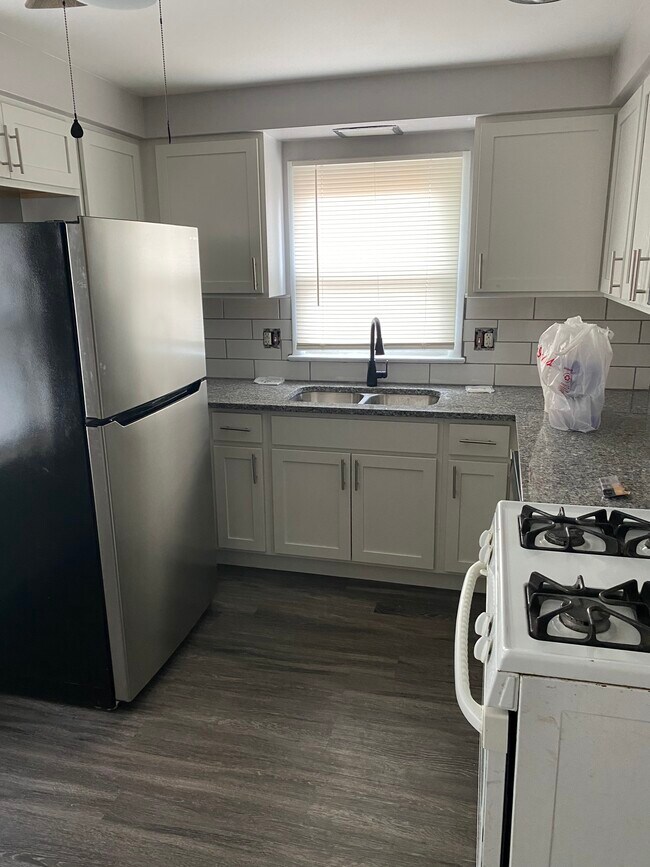 Foto del edificio - 2452 Warrensville Center Rd