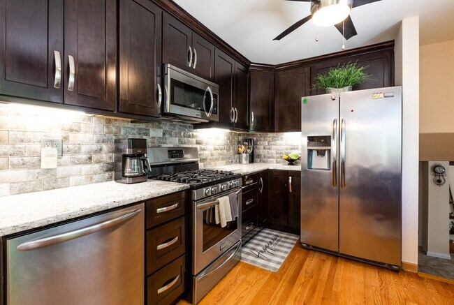 Foto del edificio - 9144 Sycamore Dr