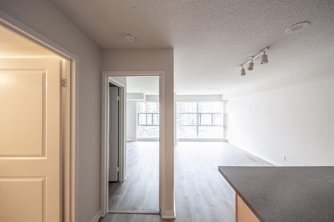 Building Photo - 11-1411 St Joseph St