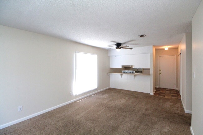 Building Photo - North Pensacola 2BR Duplex with Private Pa...
