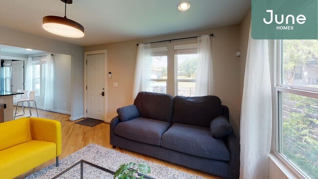 Foto del edificio - ROOM ONLY in 3-bed/2.0-bath Home