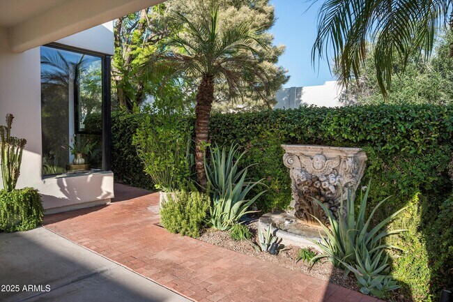 Foto del edificio - 5101 N Casa Blanca Dr