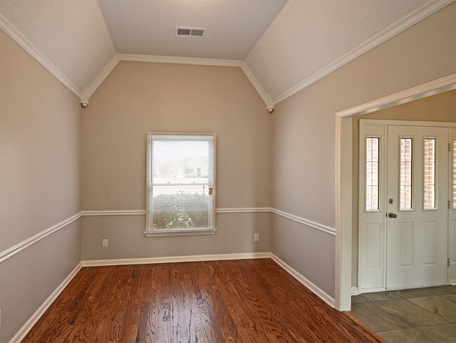 Building Photo - 5 Bedroom, 3 Bathrooms Near Berryhill And ...