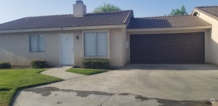 Building Photo - 3200 Brookside Dr