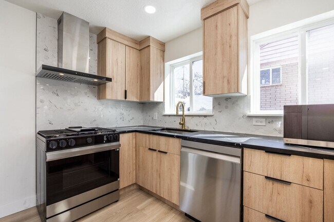 Foto del edificio - Beautifully Updated 3-Bedroom Home with Modern Upgrades & Spacious Backyard