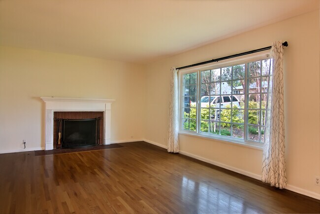 Building Photo - 3850 Canfield Rd