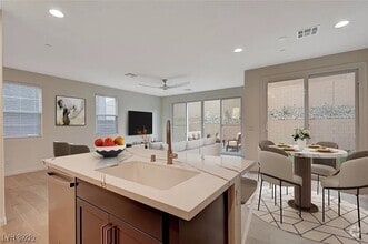 Building Photo - 31 Castleton Tower Ct