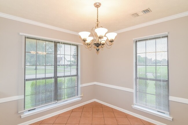 Building Photo - Captivating Home in Prattville!