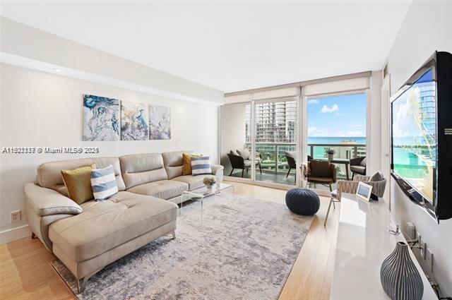 Foto del edificio - 100 Bayview Dr