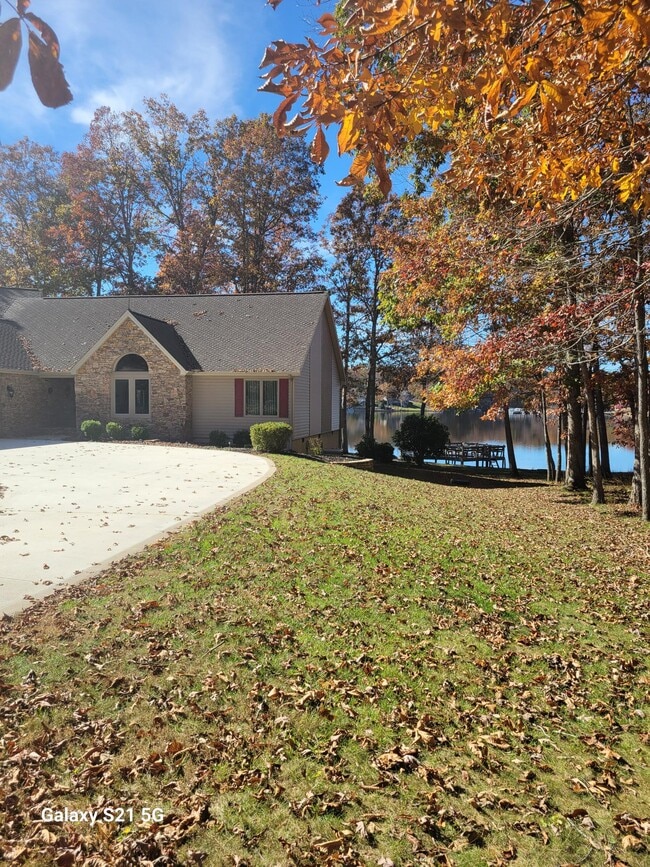 Building Photo - 148 Lakewood Dr