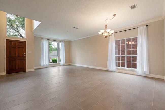 Building Photo - 10808 Sans Souci Pl