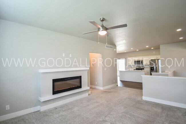 Foto del edificio - Modern Style Ranch, 3 bedroom 2.5 bath hom...