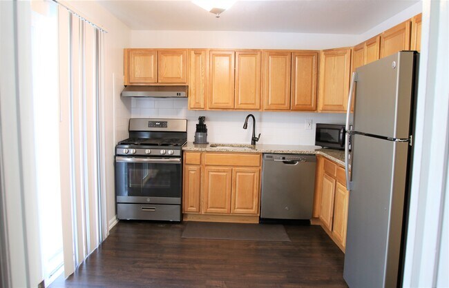 Building Photo - 37 Tunison Ln
