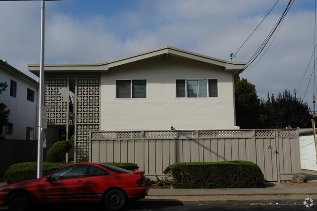Building Photo - 719 N Claremont St