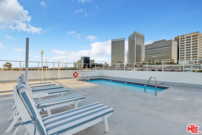 Foto del edificio - 9950 Durant Dr
