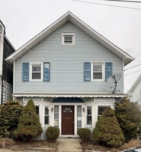Building Photo - 735 Main St