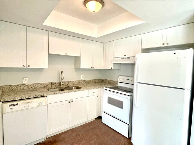 Kitchen - 6501 N Himes Ave