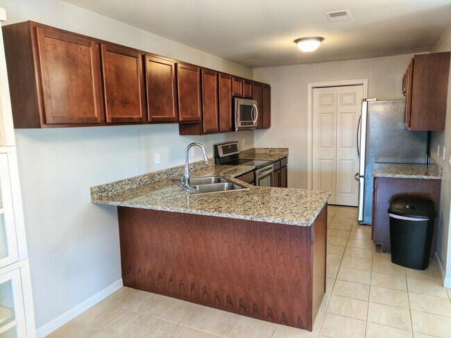 Kitchen - 305 Victoria Dr