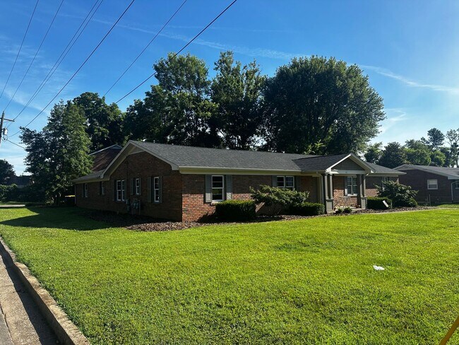 Foto del edificio - Wakefield Town Home