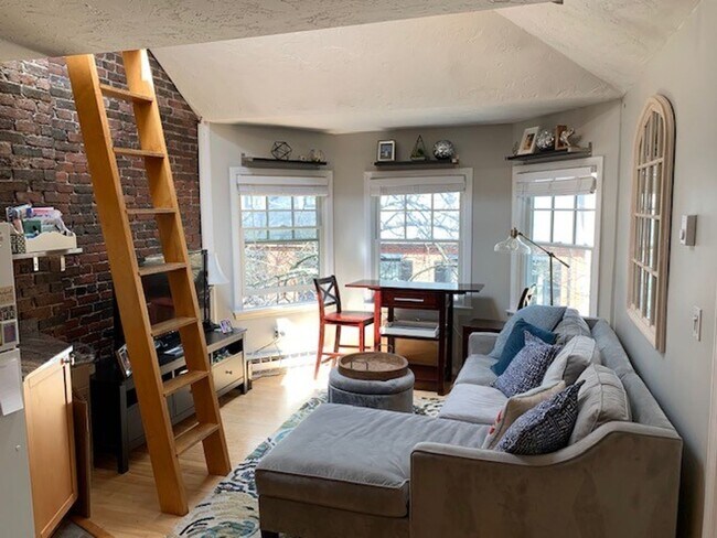 Building Photo - 1 Bed 1 Bath condo in the Gaslight Distric...