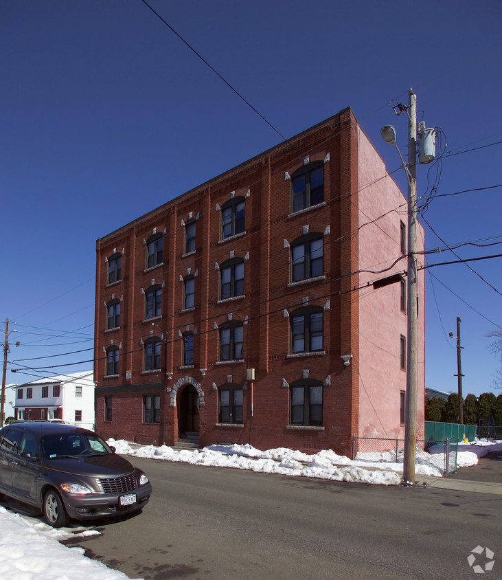 Building Photo - 60 Center St