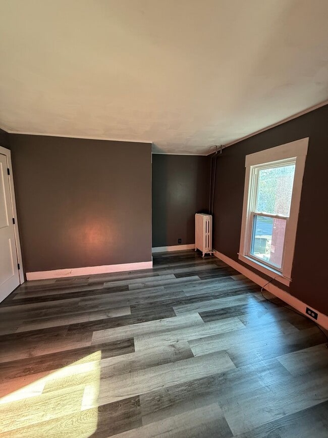 Building Photo - 40 E River St