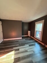 Building Photo - 40 E River St